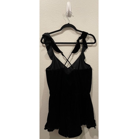VICTORIA'S SECRET Velvet Frill Sleeve Black Romper - Picture 5 of 6
